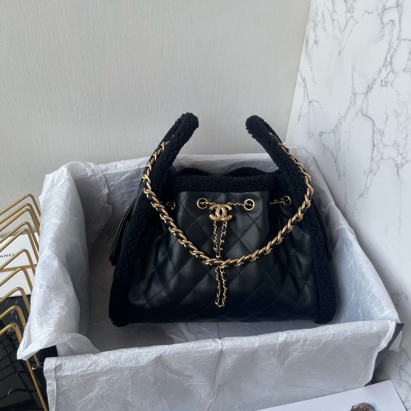 Chanel 25C Fall/Winter Catwalk Series Brand Logo Sheepskin Tote White Black Lattice Pattern Leather Through Chain Canvas Crossbody Shoulder Bag