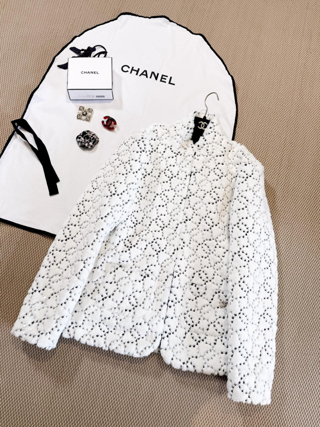 Chanel Jacket Mixed Fibers Sequins White Black #334701