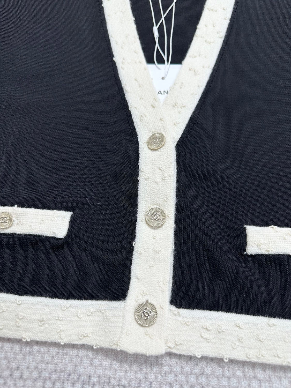 Chanel Women's Spring/Fall V-Neck Single-Button Solid Color Long-Sleeve Knit Cardigan Ngvp #2523