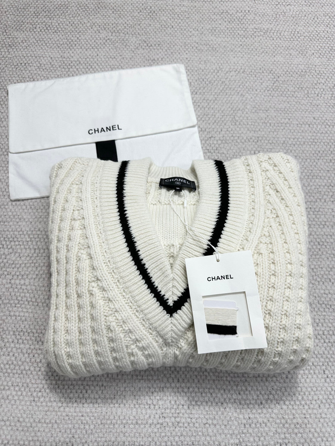 Chanel Pullover Wool Cream and Black #334450