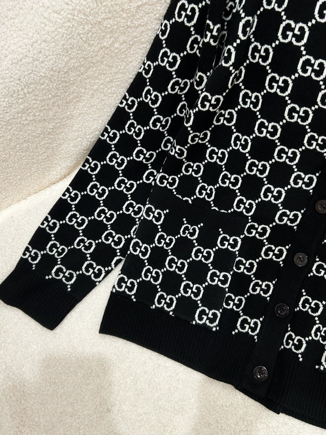 Gucci Men's And Women's Fall/Winter Fashion Casual Vintage Elegant V-Neck Single Button Reversible Logo Jacquard Knit Wool Cardigan #78587