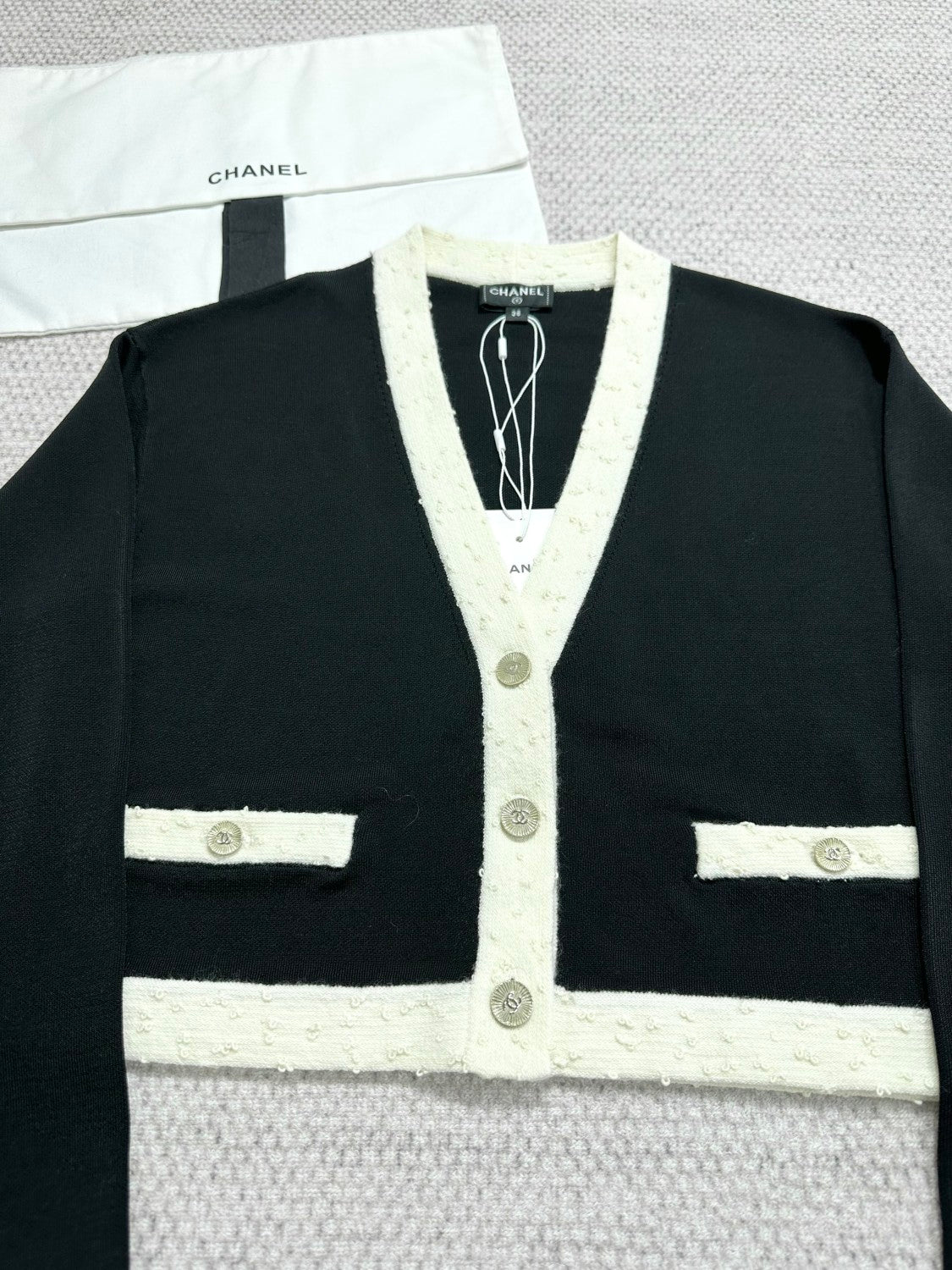 Chanel Women's Spring/Fall V-Neck Single-Button Solid Color Long-Sleeve Knit Cardigan Ngvp #2523