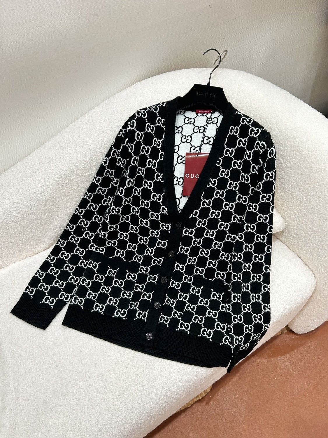 Gucci Men's And Women's Fall/Winter Fashion Casual Vintage Elegant V-Neck Single Button Reversible Logo Jacquard Knit Wool Cardigan #78587