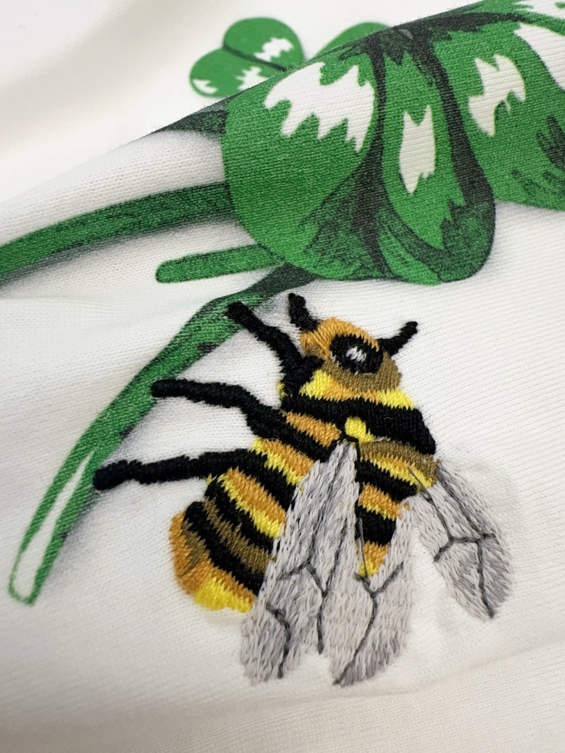 DIOR Fitted T-Shirt White Cotton Jersey with Green Dior Clover Motif #375760