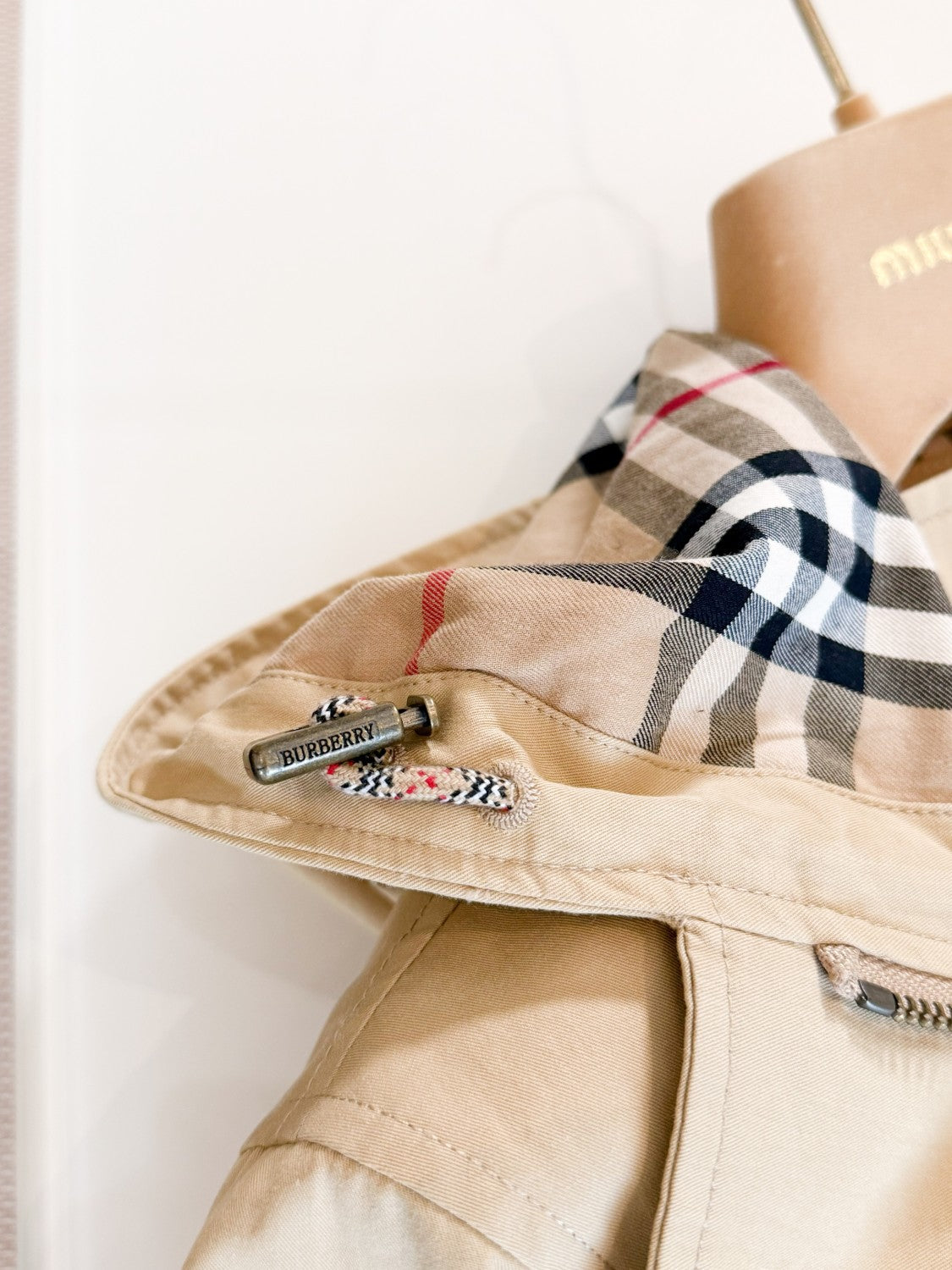 Burberry Women's Spring/Summer Casual Fashion Solid Color Hooded Zipper Checkered Cotton Fabric Waist Cinching Design Short Jacket #78341