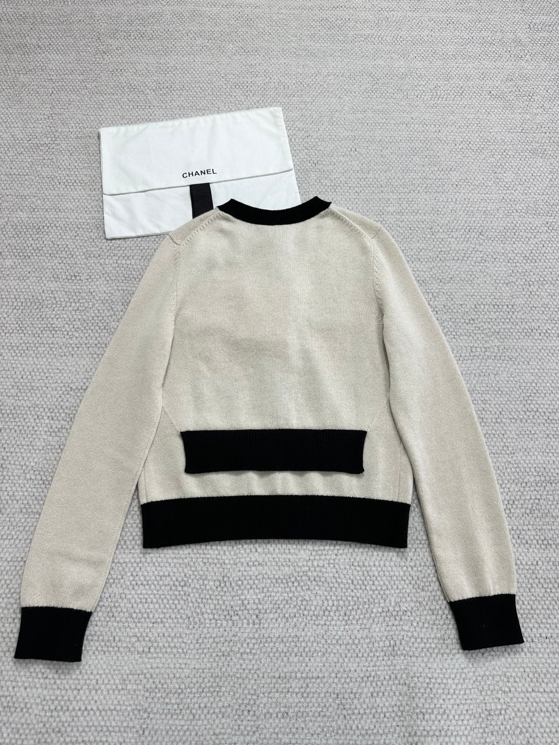 Chanel 25K Women's Little Fragrance Black and White Color Clash Button Bow Long Sleeve Knitted Cardigan #332367