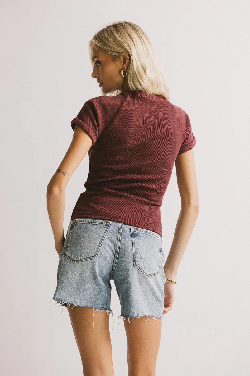 Kammie Ribbed Basic Tee in Maroon