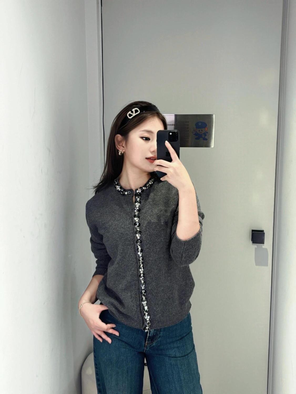 Valentino Women's Luxury Sequins Gray Wool Cardigan Autumn And Winter Fashion Trend Leisure Exquisite Single-breasted Knitted Cardigan Ngvp #2449