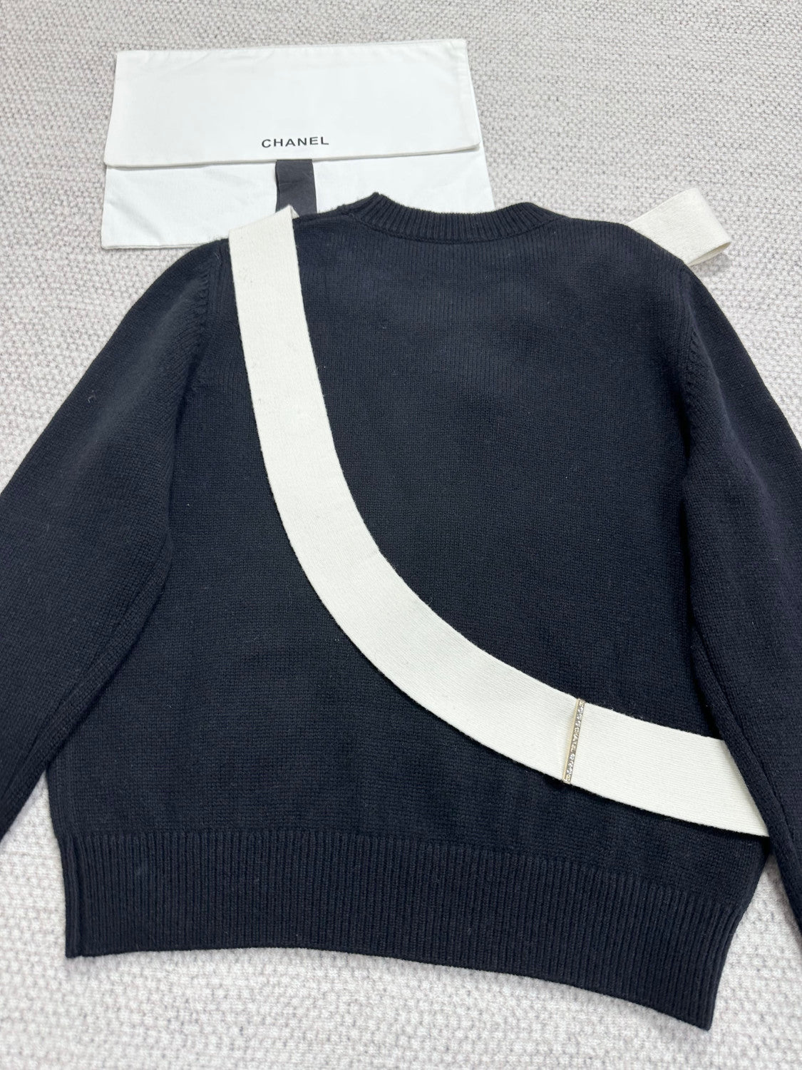 Chanel Sweater Cashmere Black and Cream #333640