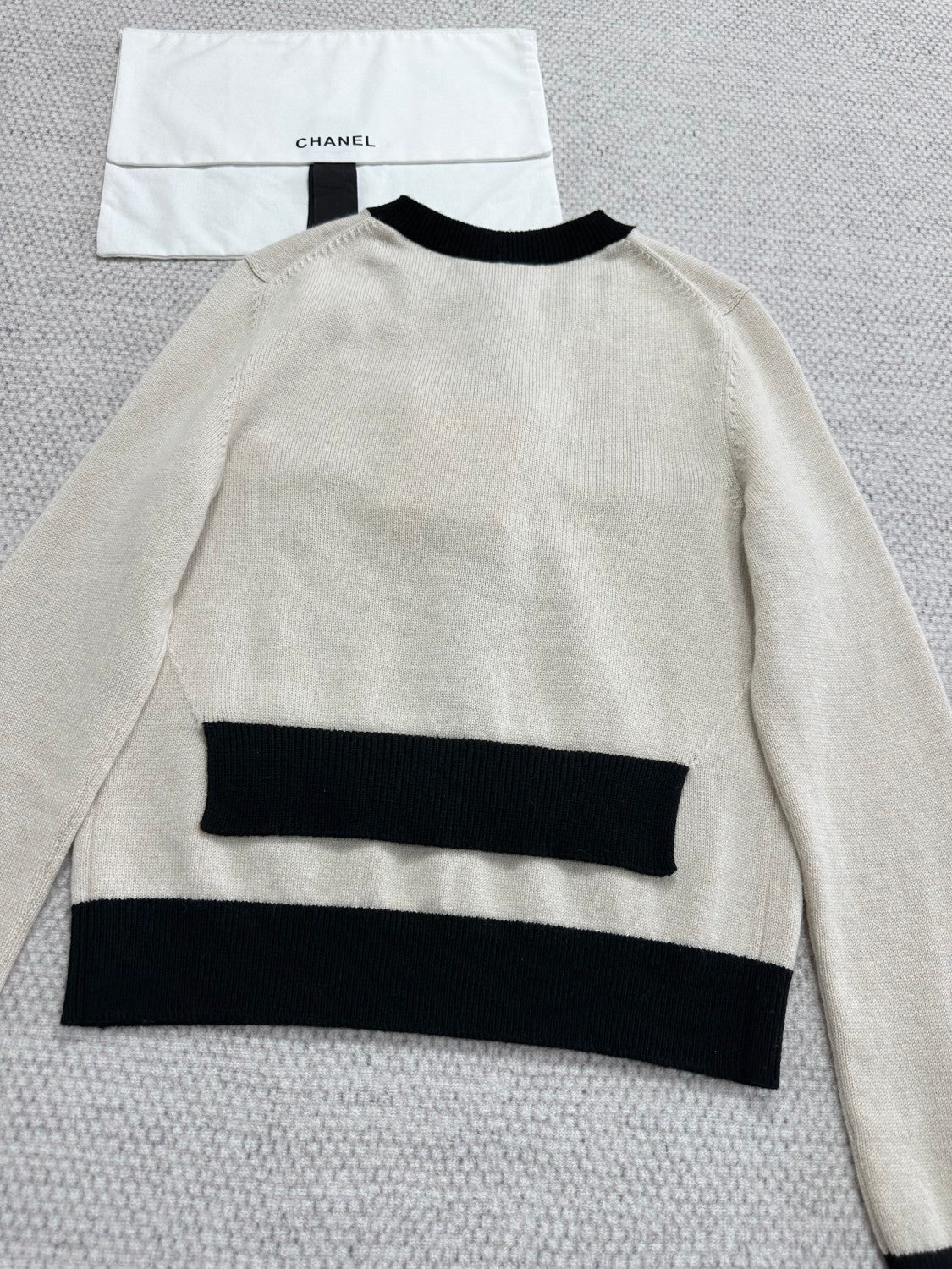 Chanel 25K Women's Little Fragrance Black and White Color Clash Button Bow Long Sleeve Knitted Cardigan #332367