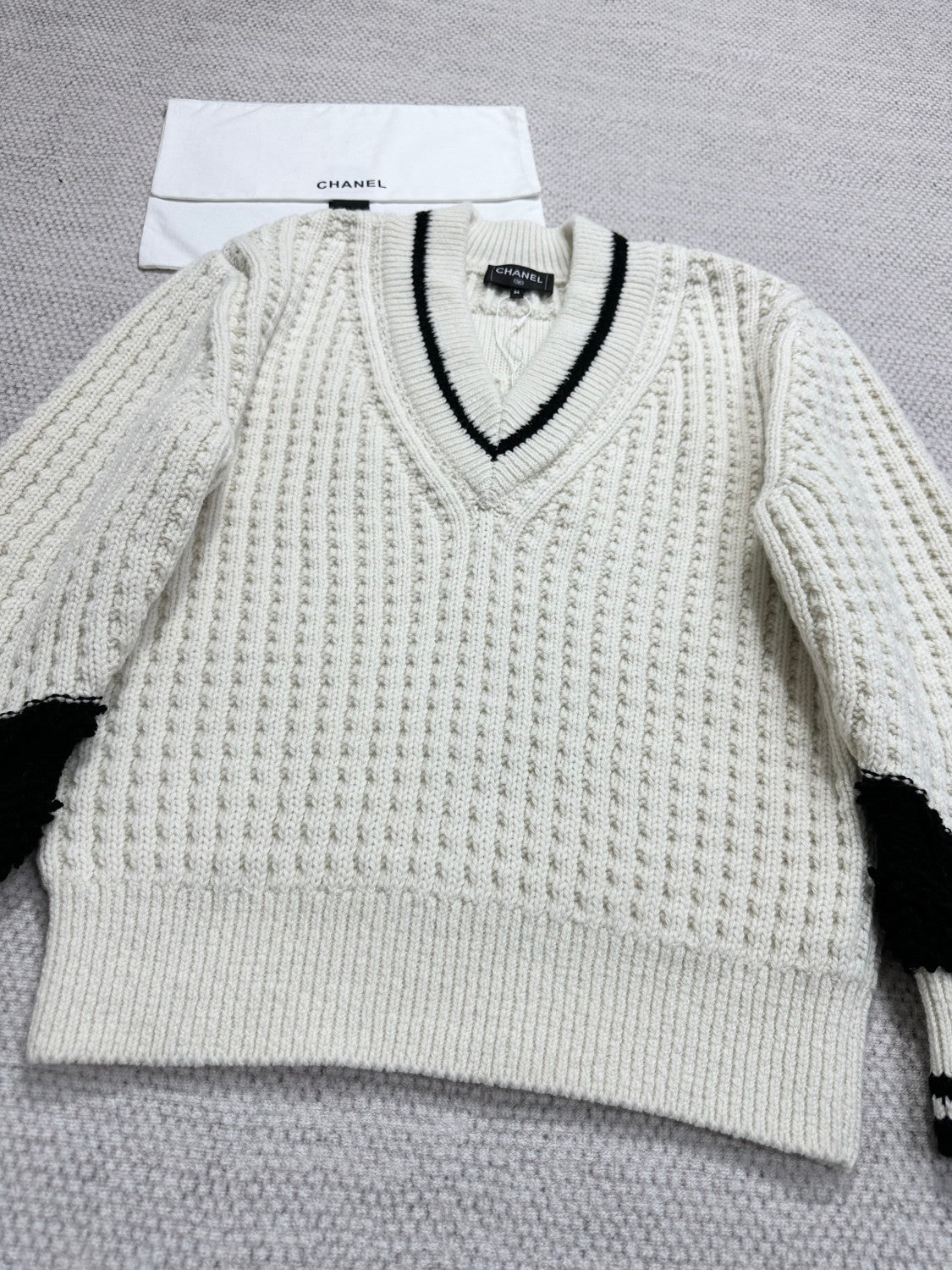 Chanel Pullover Wool Cream and Black #334450