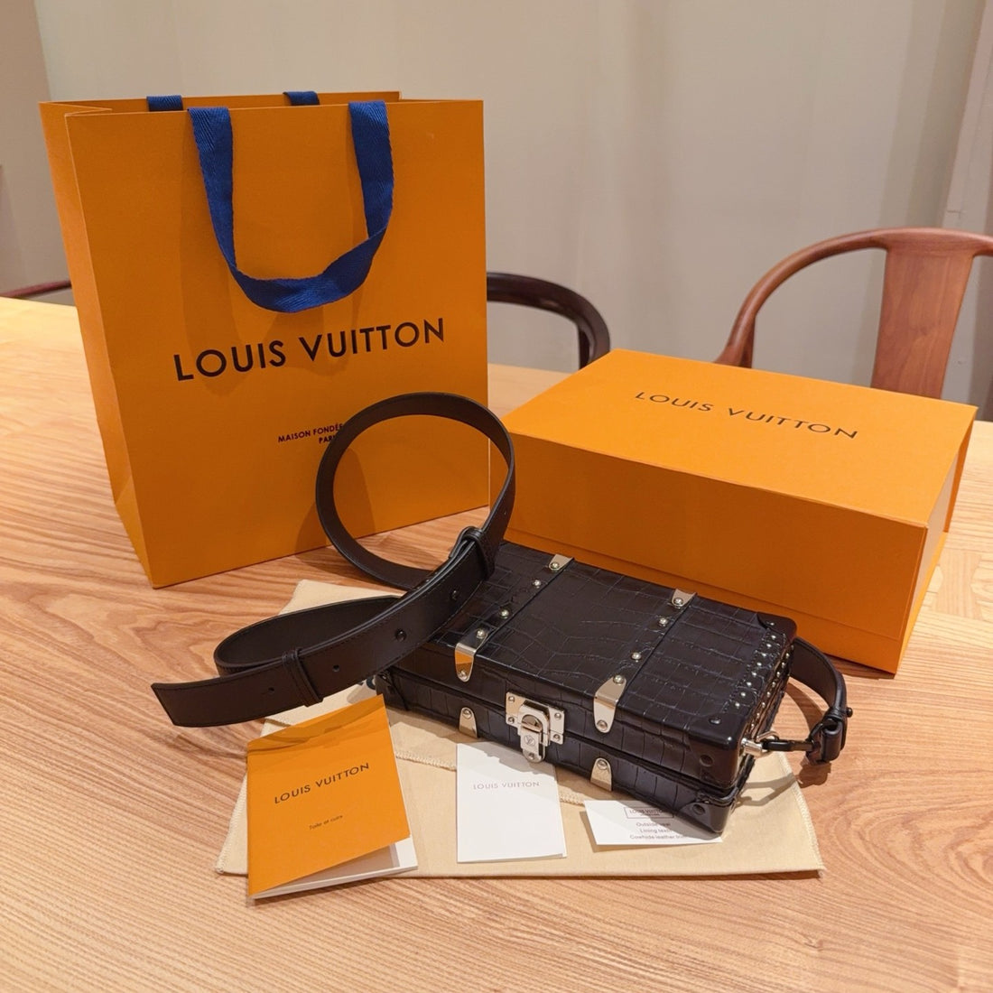 Louis Vuitton Crocodile Leather Pattern Handbag #382399