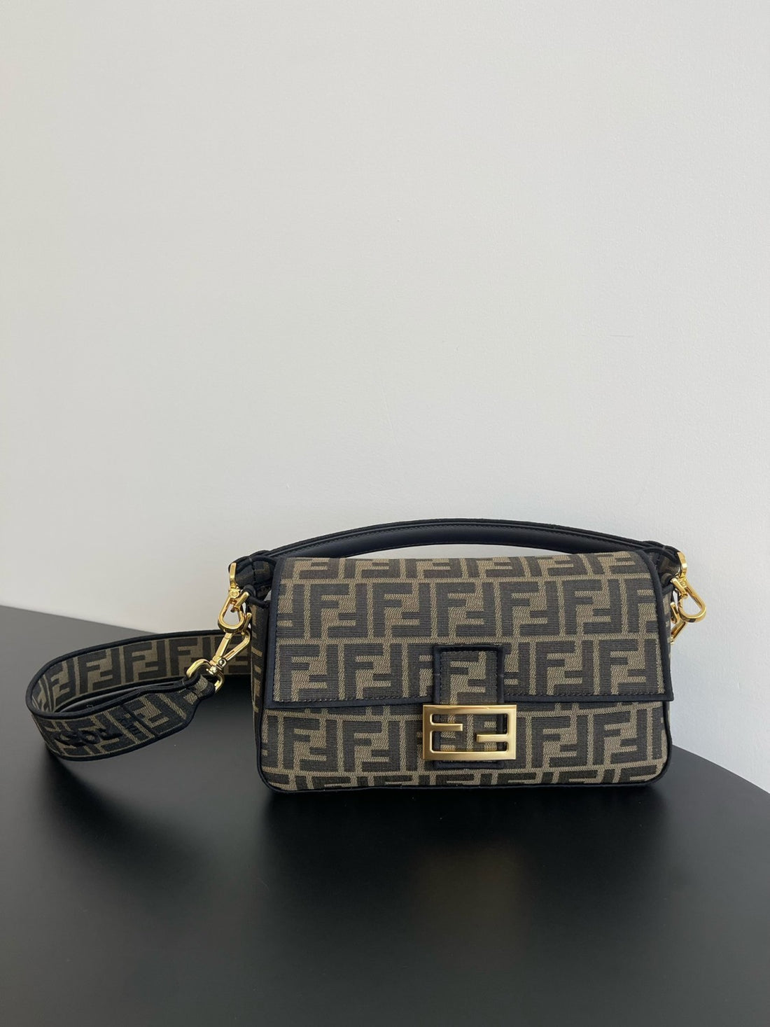 Fendi Baguette Fabric Handbags #381873