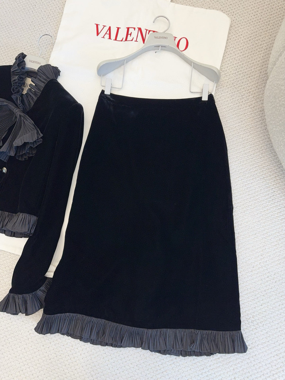 Valentino Women's Autumn Velvet Black Shirt Bow Jacket Slim Elegant Temperament Fashion Half-body Skirt Set Suit Ngvp #2633