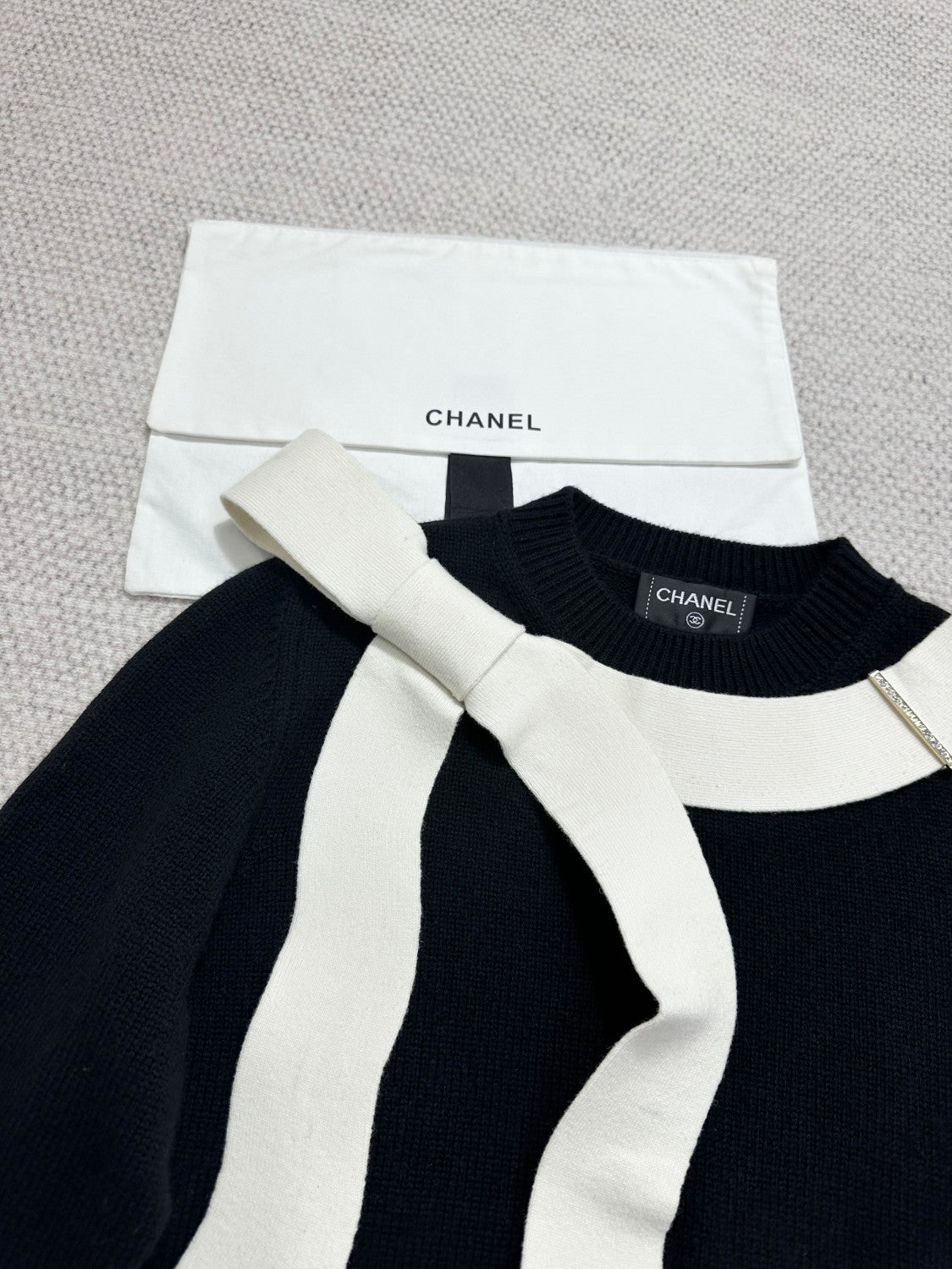 Chanel Sweater Cashmere Black and Cream #333640