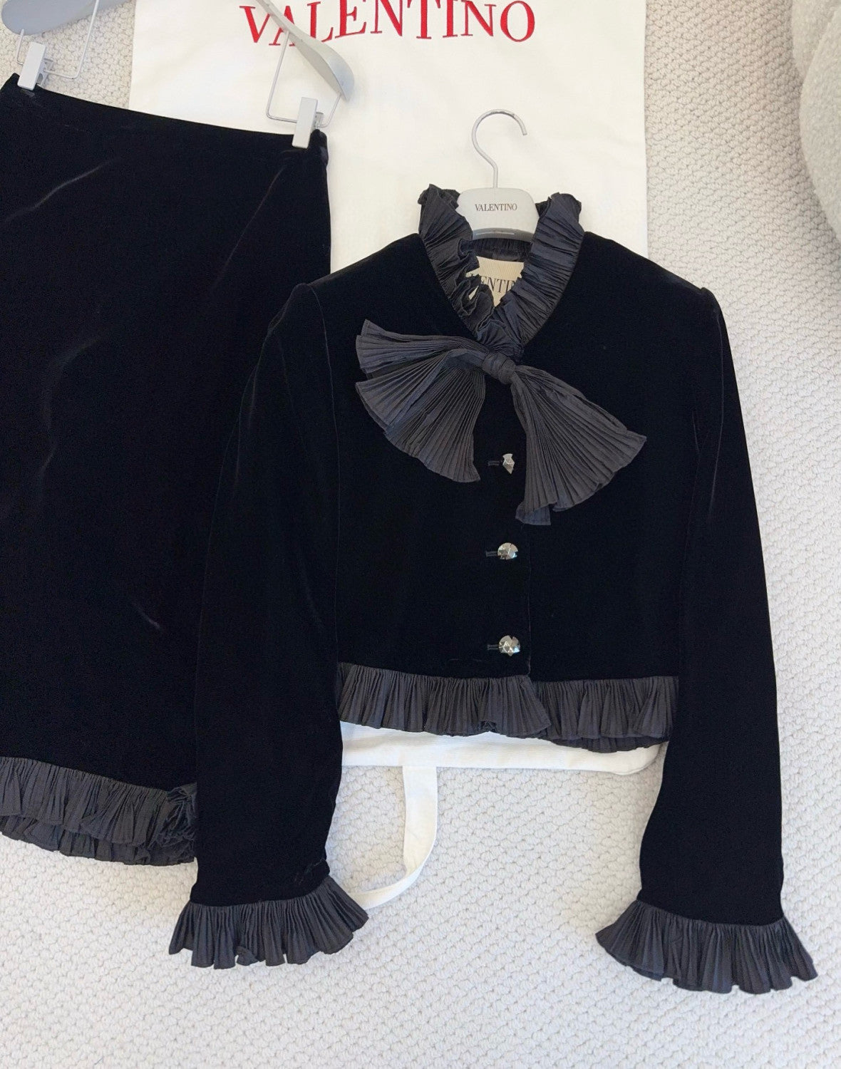 Valentino Women's Autumn Velvet Black Shirt Bow Jacket Slim Elegant Temperament Fashion Half-body Skirt Set Suit Ngvp #2633