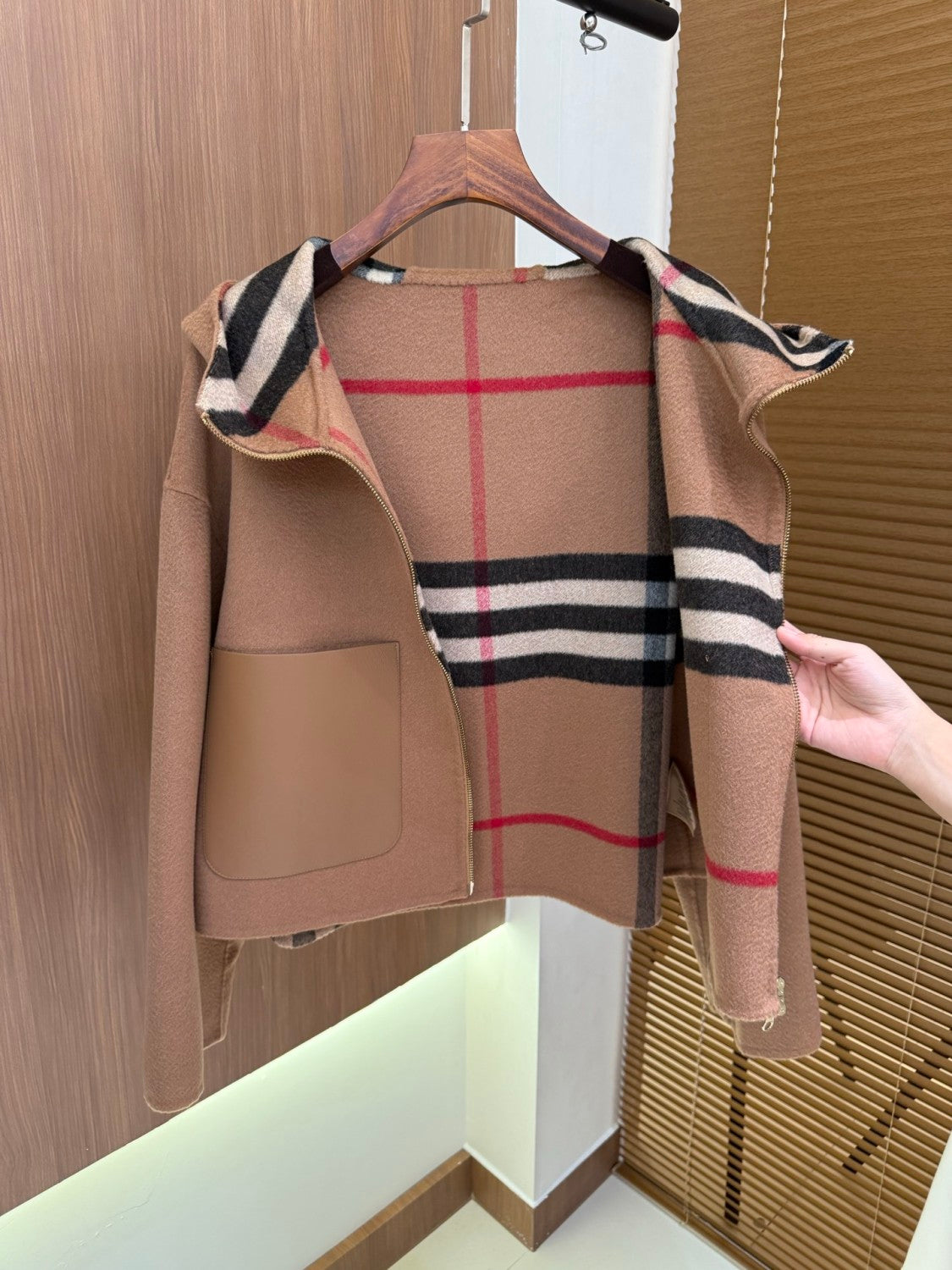 Burberry Women's Fall/winter Fashion Casual Hooded Zipper Leather Pocket Cashmere Long Sleeve Coat Jacket (For Specific Sizes Please Contact Customer Service) #78621
