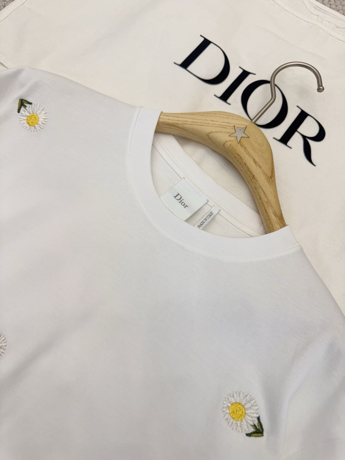 DIOR T-Shirt with Daisy Embroidery. Relaxed Fit White Cotton Jersey #377734