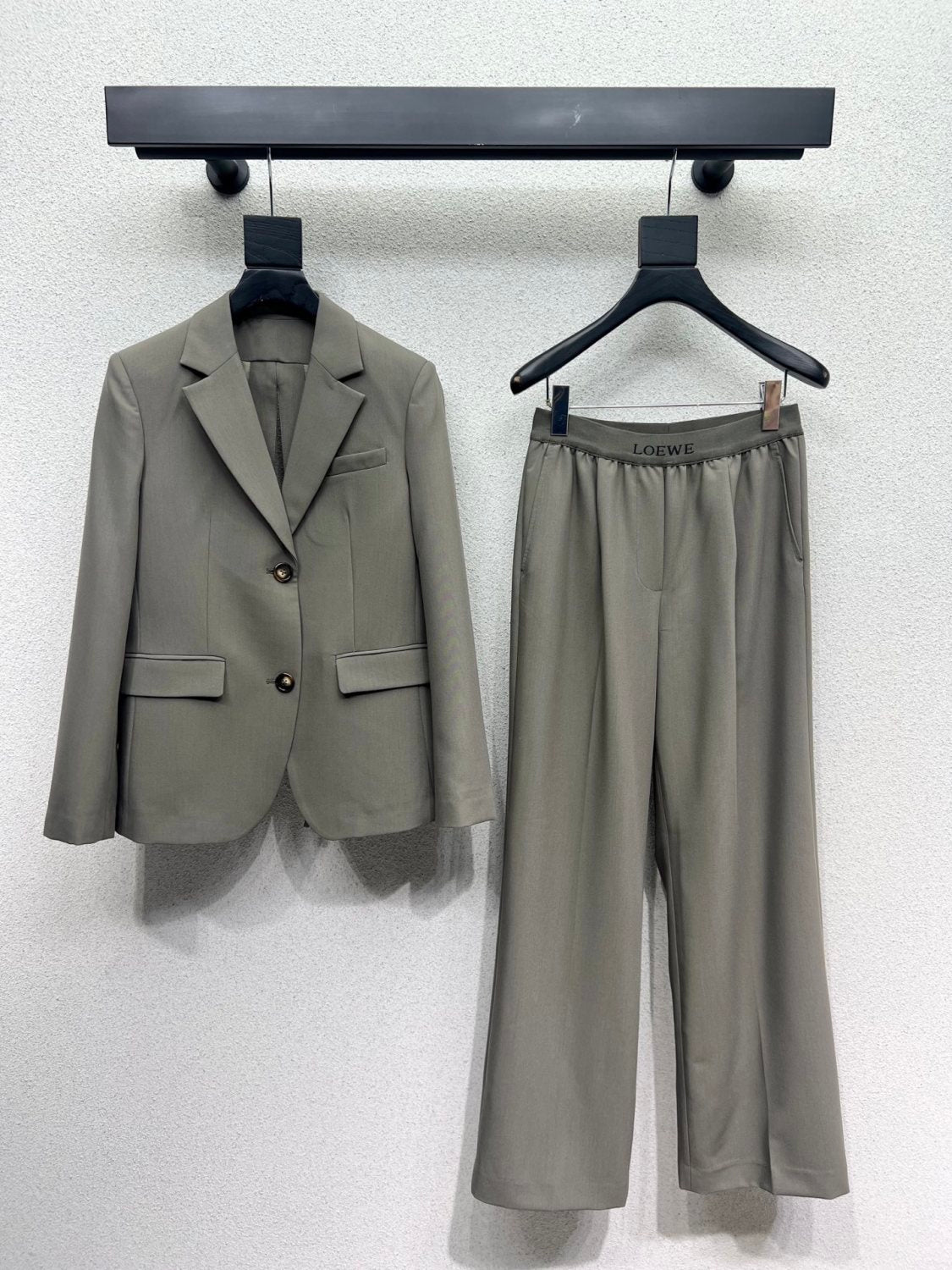 Loewe Women's Spring/Fall Fashion Classic Business Premium Solid Color V-Neck Single Button Long Sleeve Blazer Fashion Classic Solid Color Elastic Waistband Business Premium Suit Pants Pants Suit Set #78992