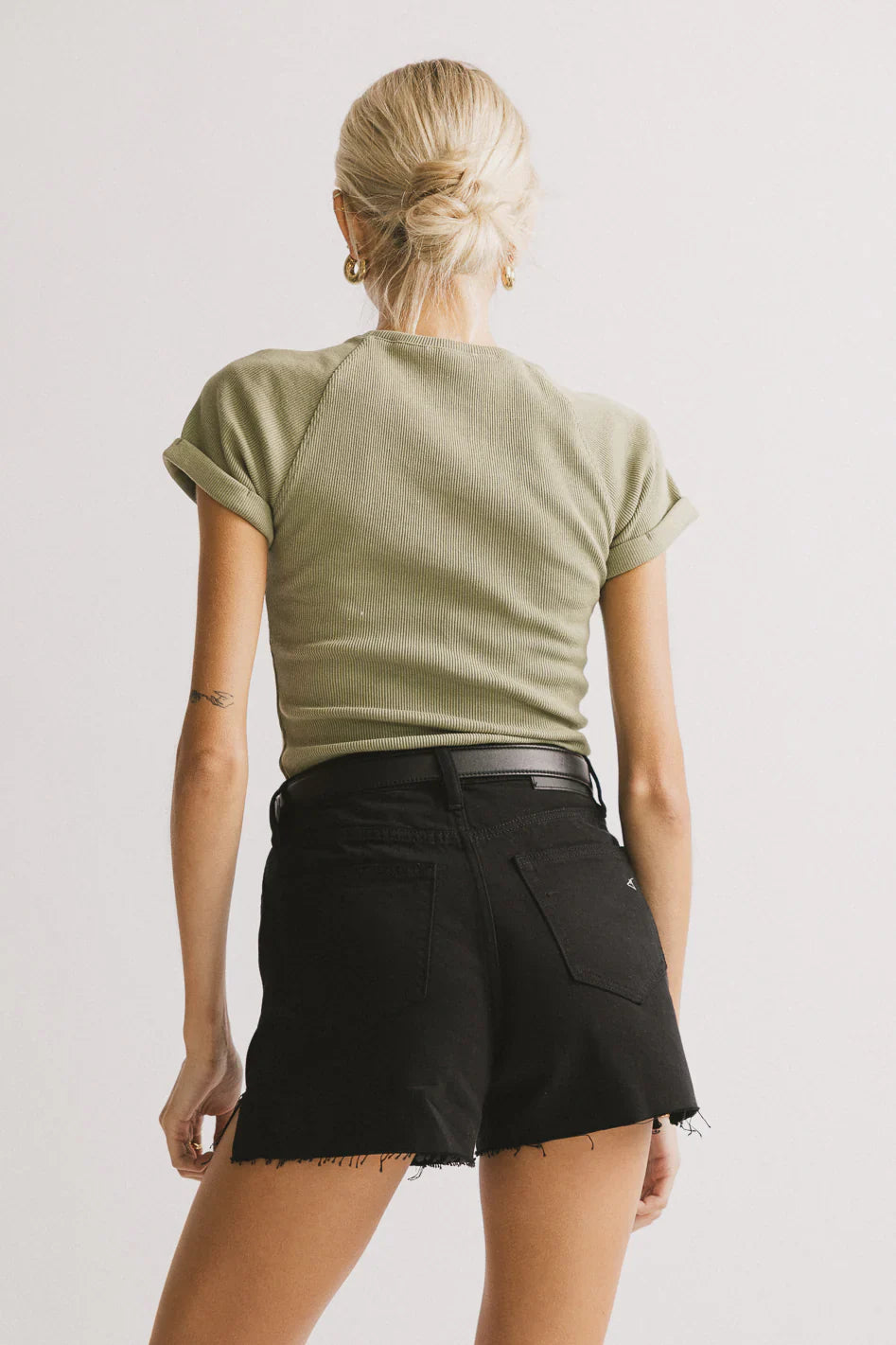 Kammie Ribbed Basic Tee in Sage