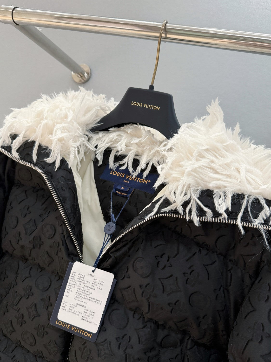 Louis Vuitton 25FW Monogram Dark Pattern Feather Collar Ski Jacket Loose Down Jacket