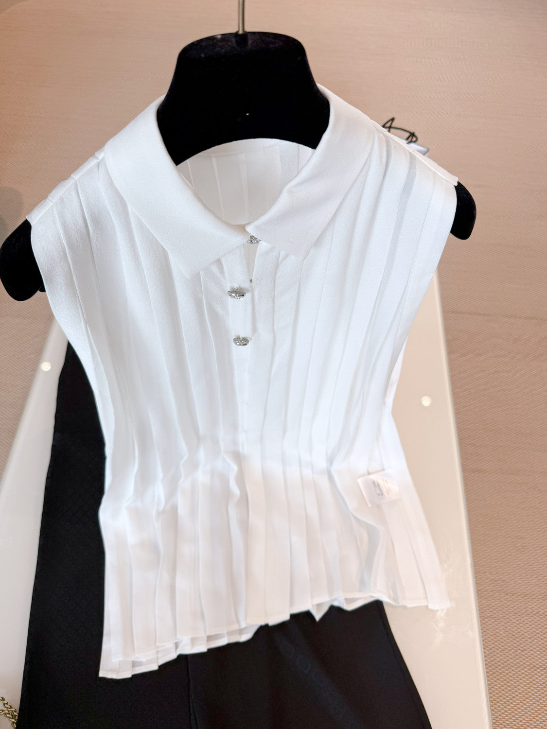 Chanel Women's Spring/Summer Cape Silk Slit Rhinestone Button Top Solid Color Lapel Sleeveless Shirt Ngvp #2273