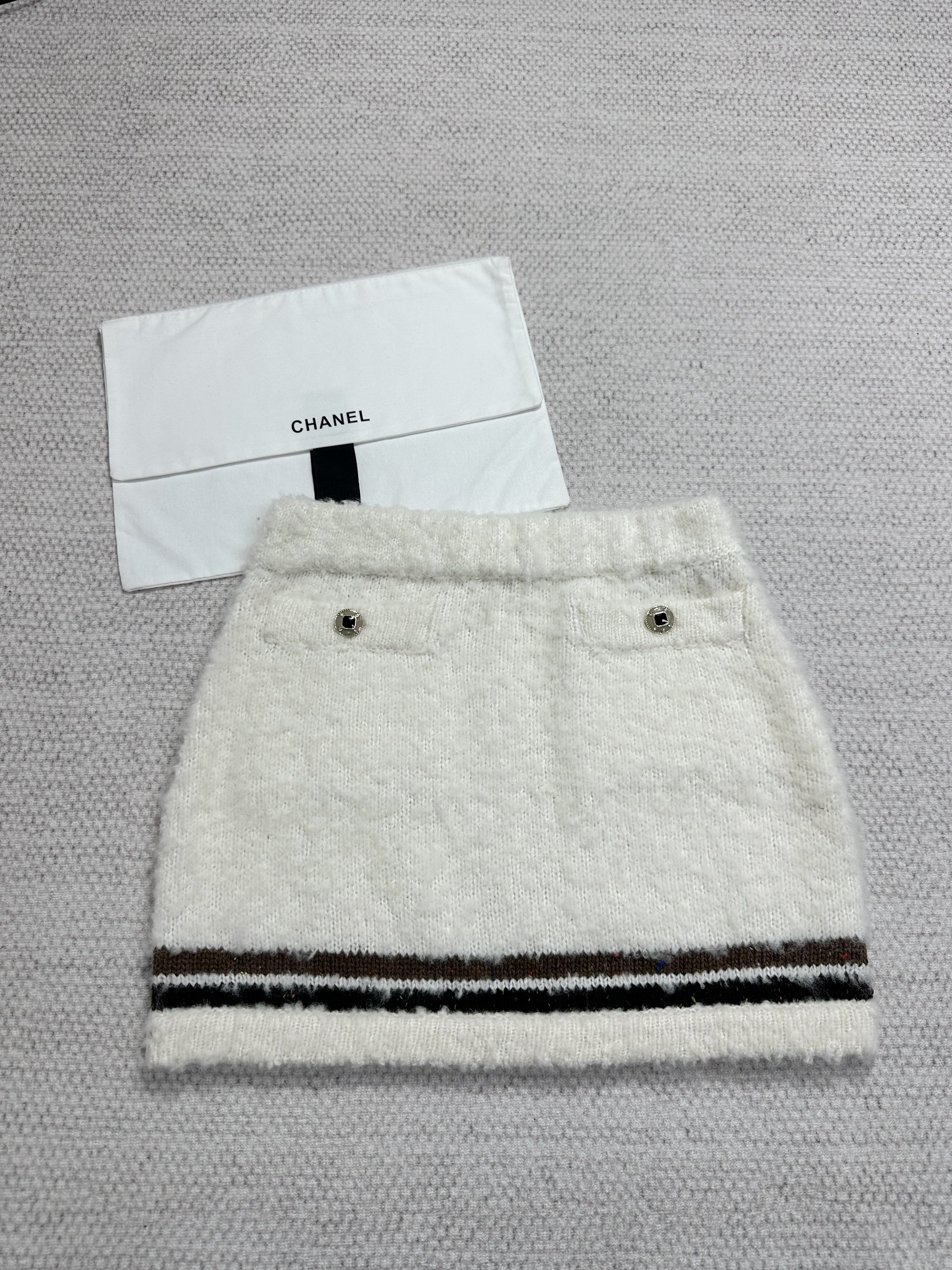 Chanel Top-quality Cardigan Version Short Skirt Cashmere Alpaca White Brown #375695