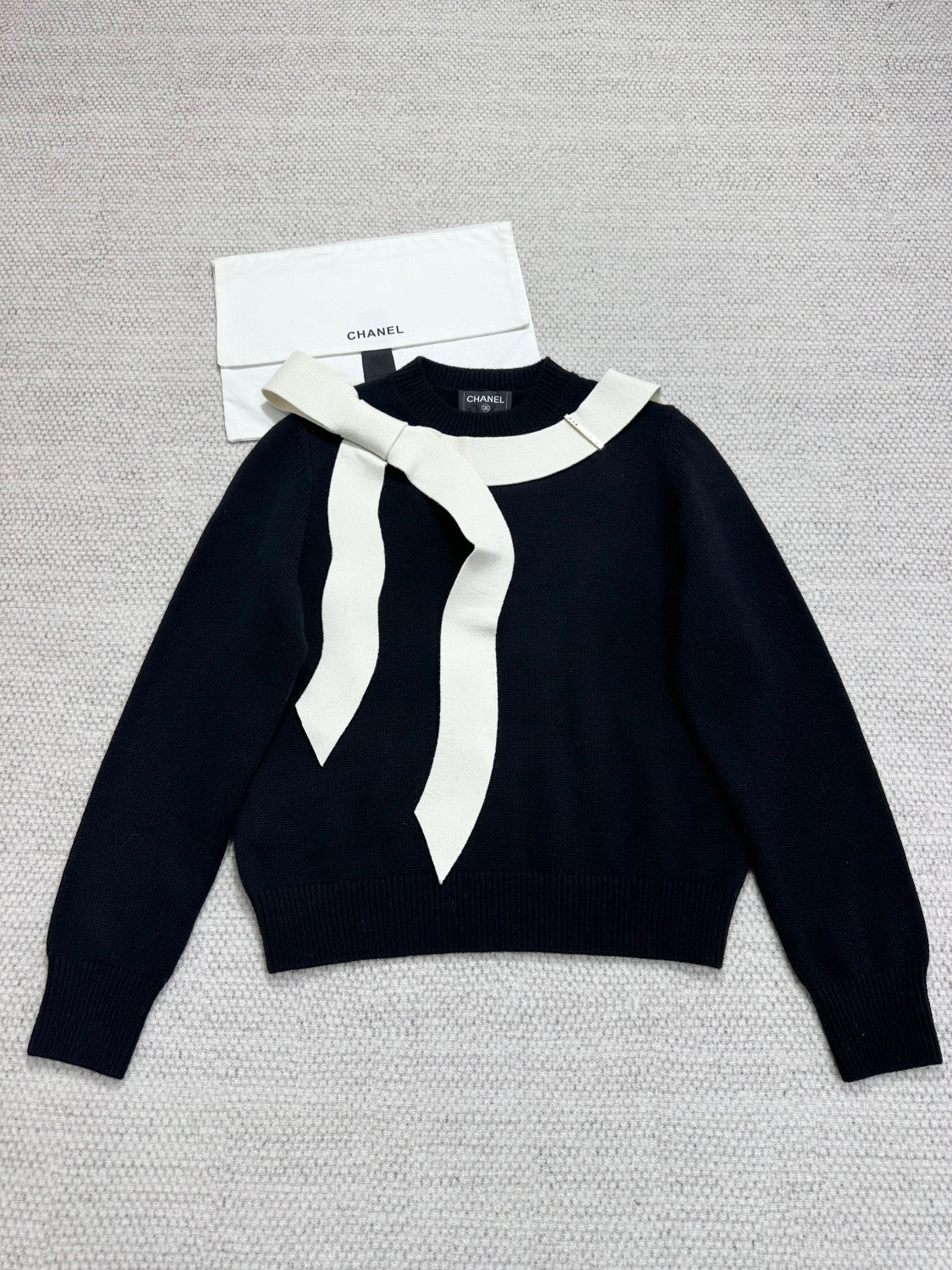 Chanel Sweater Cashmere Black and Cream #333640