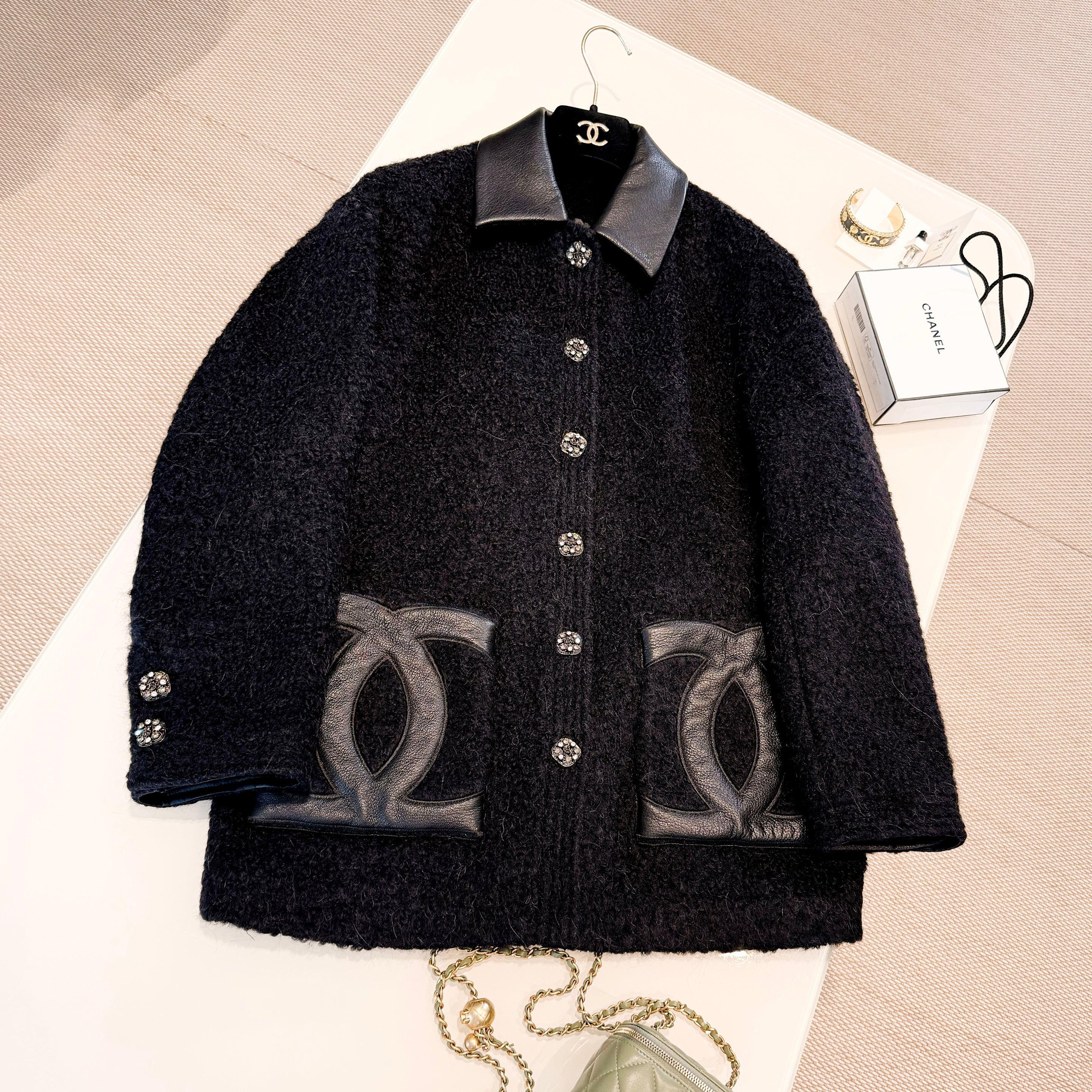 Chanel Women's Fall/Winter Fashion Classic Vintage Style Single Breasted Double C Wool Tweed Oversized Lapel Jacket #79455