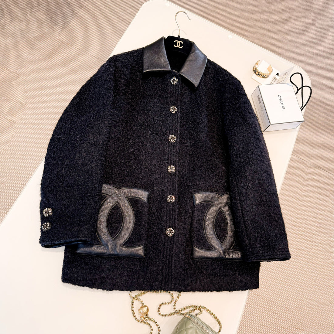 Chanel Women's Fall/Winter Fashion Classic Vintage Style Single Breasted Double C Wool Tweed Oversized Lapel Jacket #79455