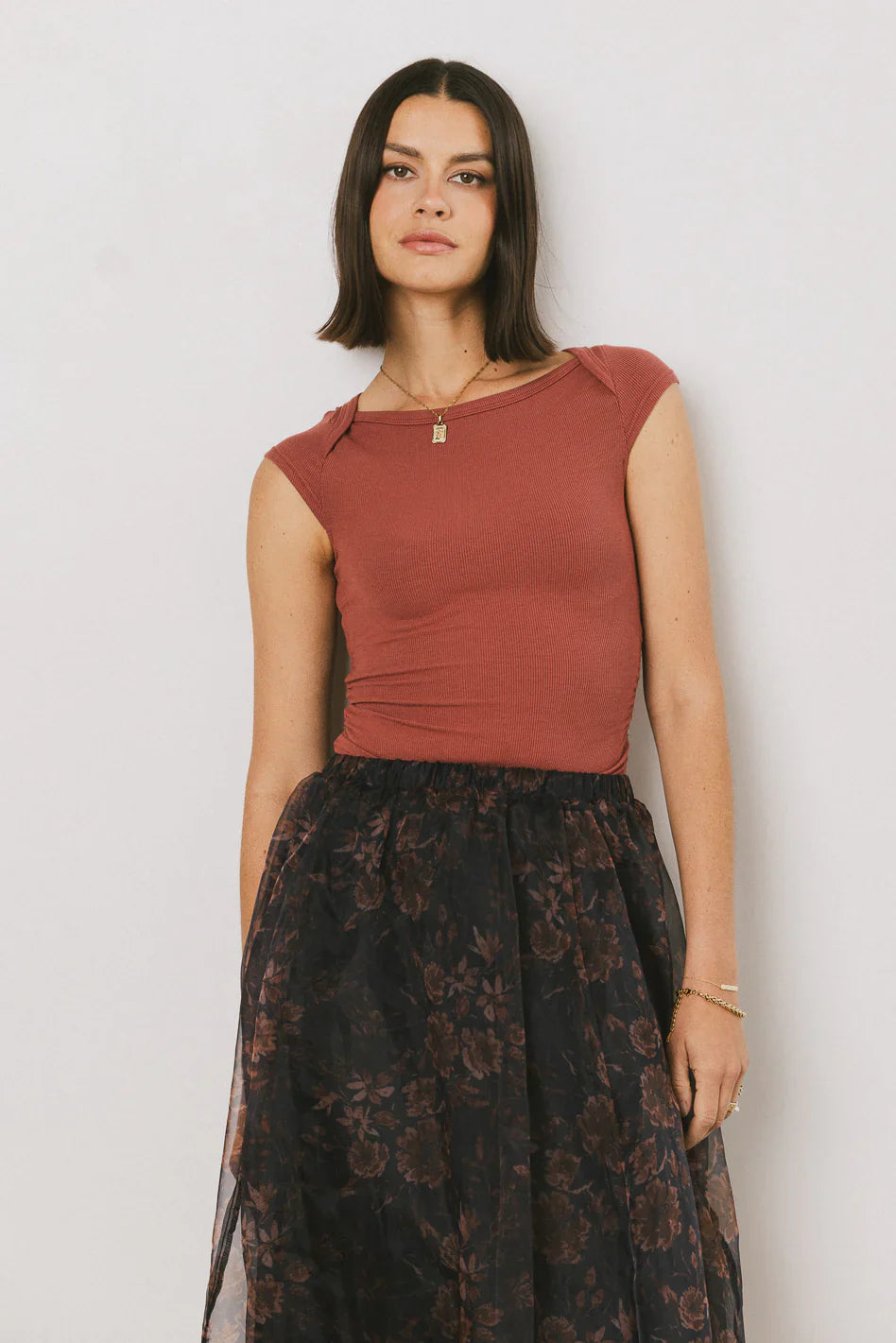 Leia Cap Sleeve Basic Top in Berry