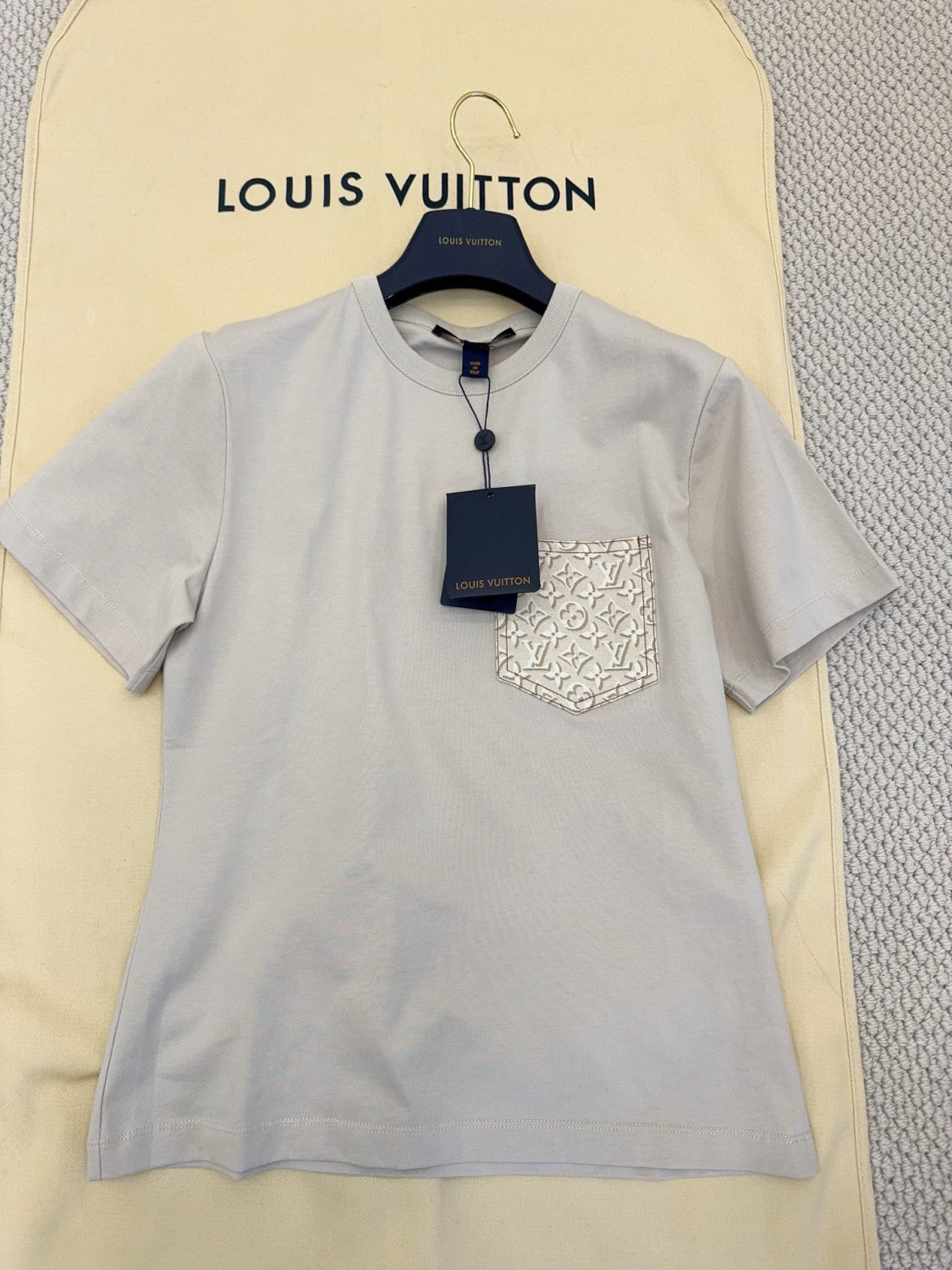 LOUIS VUITTON Signature Pocket T-Shirt #377087