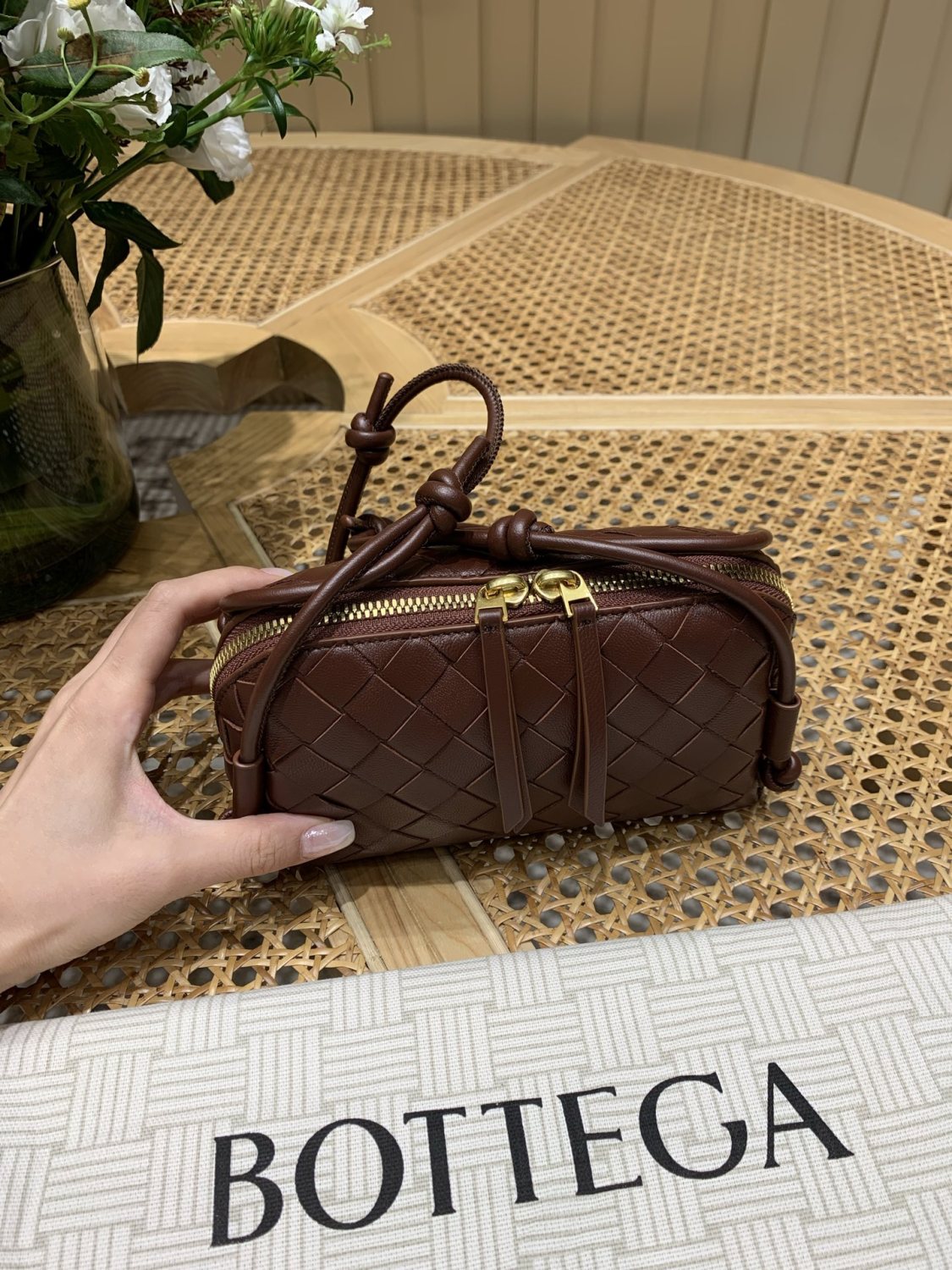 Bottega Veneta Women's Concert Intrecciato Weave Adjustable Tubular Shoulder Strap Sliding Knotted Sheepskin Clutch #332754