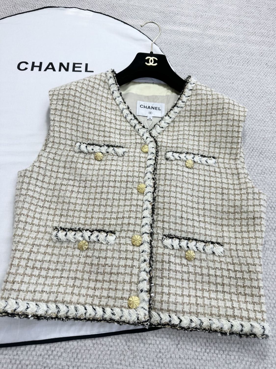 Chanel Top-quality Version Vest Wool Mohair Tweed Ecru Beige Gold Black #336793
