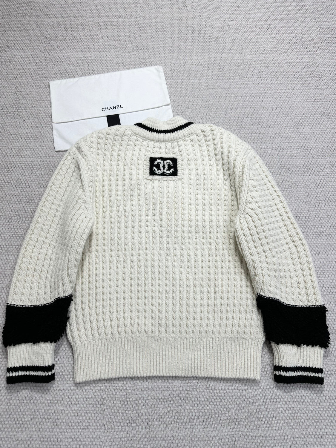 Chanel Pullover Wool Cream and Black #334450