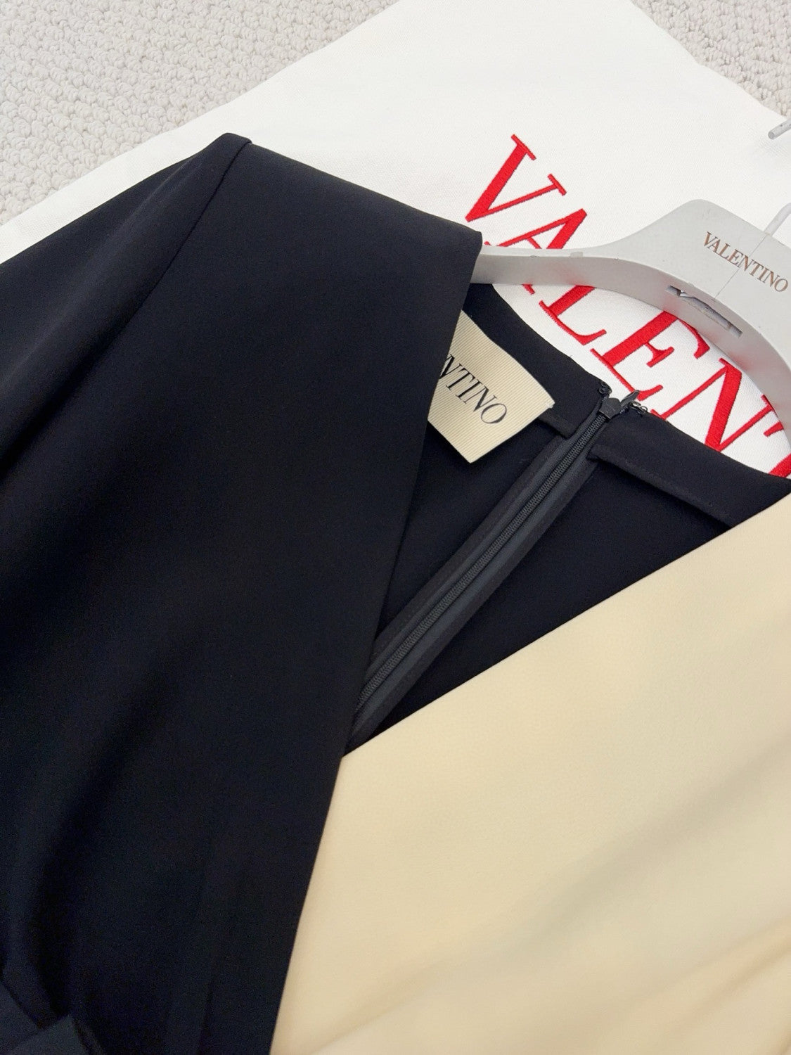 Valentino Women's Fall/Winter Fashion Classic V Neck Design Three Quarter Sleeve Color Block Silk Dress #79328