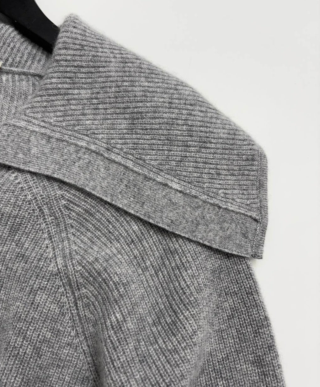 Bottega Veneta Women's Solid-Color Lapel Loose-Fit Long-Sleeved Single-Breasted Cashmere Knit Cardigan Sweater For Spring. Autumn. And Winter Ngvp #2313