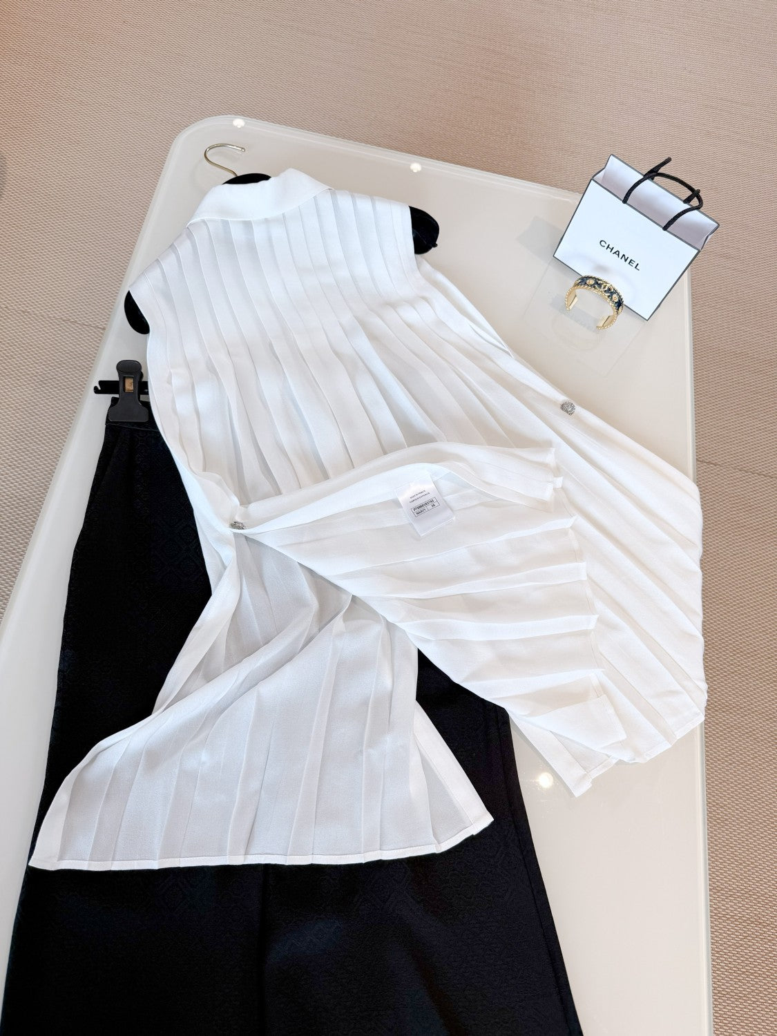 Chanel Women's Spring/Summer Cape Silk Slit Rhinestone Button Top Solid Color Lapel Sleeveless Shirt Ngvp #2273