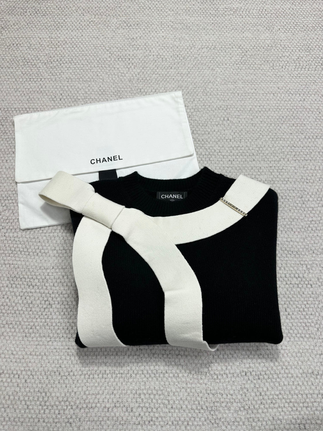 Chanel Sweater Cashmere Black and Cream #333640