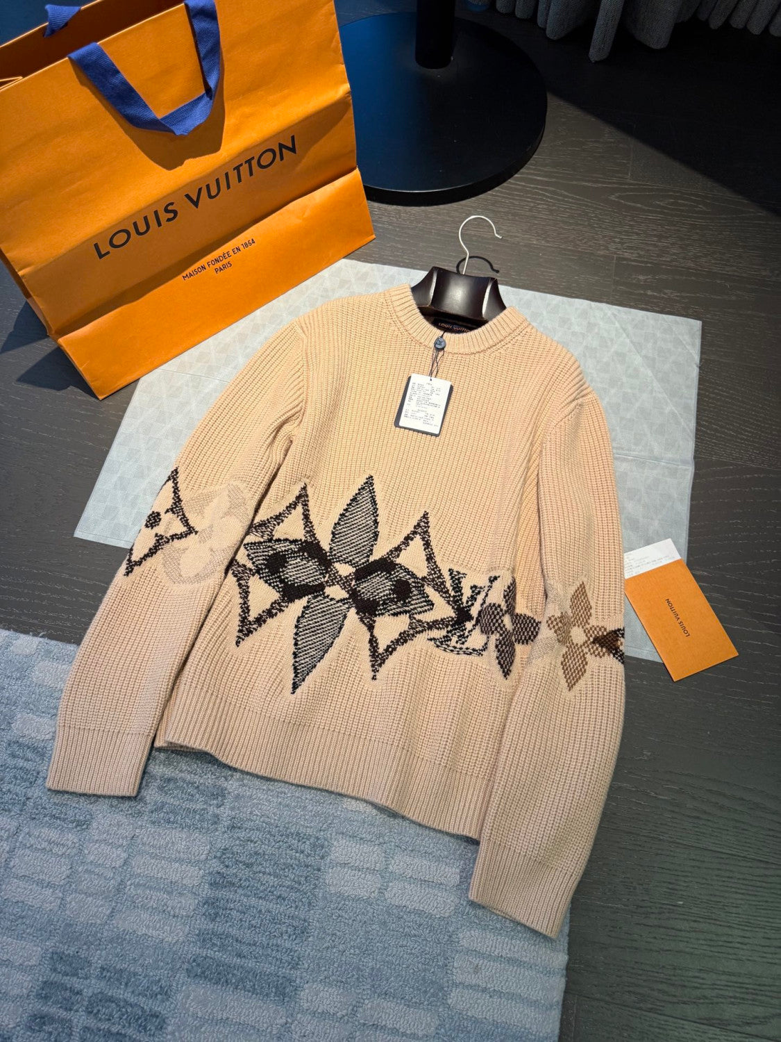Louis Vuitton Graphic Knitted Crewneck #335707