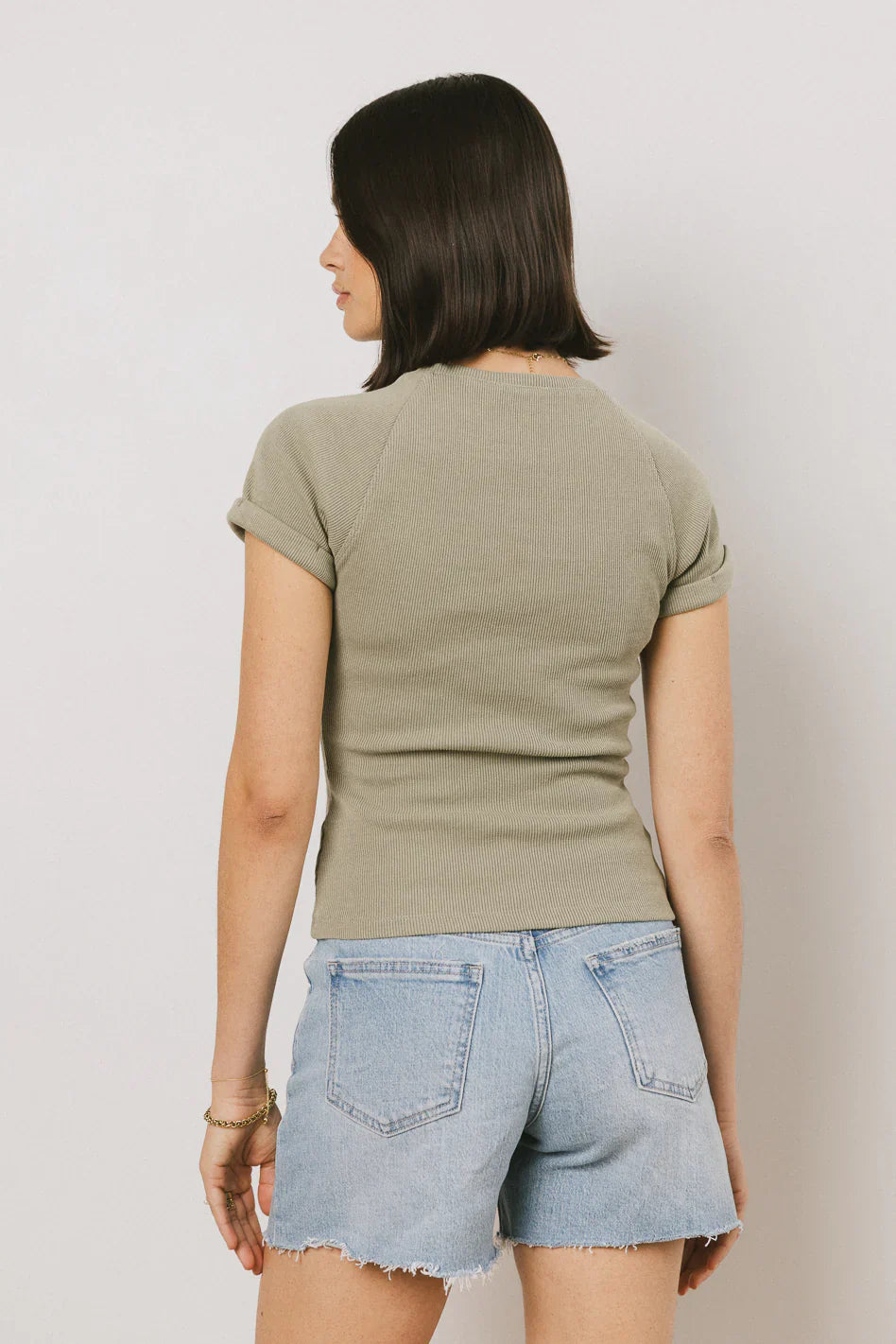 Kammie Ribbed Basic Tee in Sage
