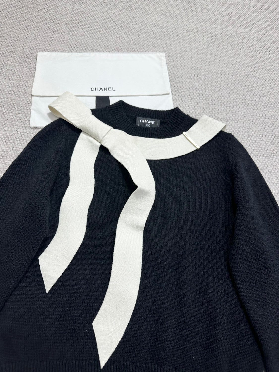 Chanel Sweater Cashmere Black and Cream #333640