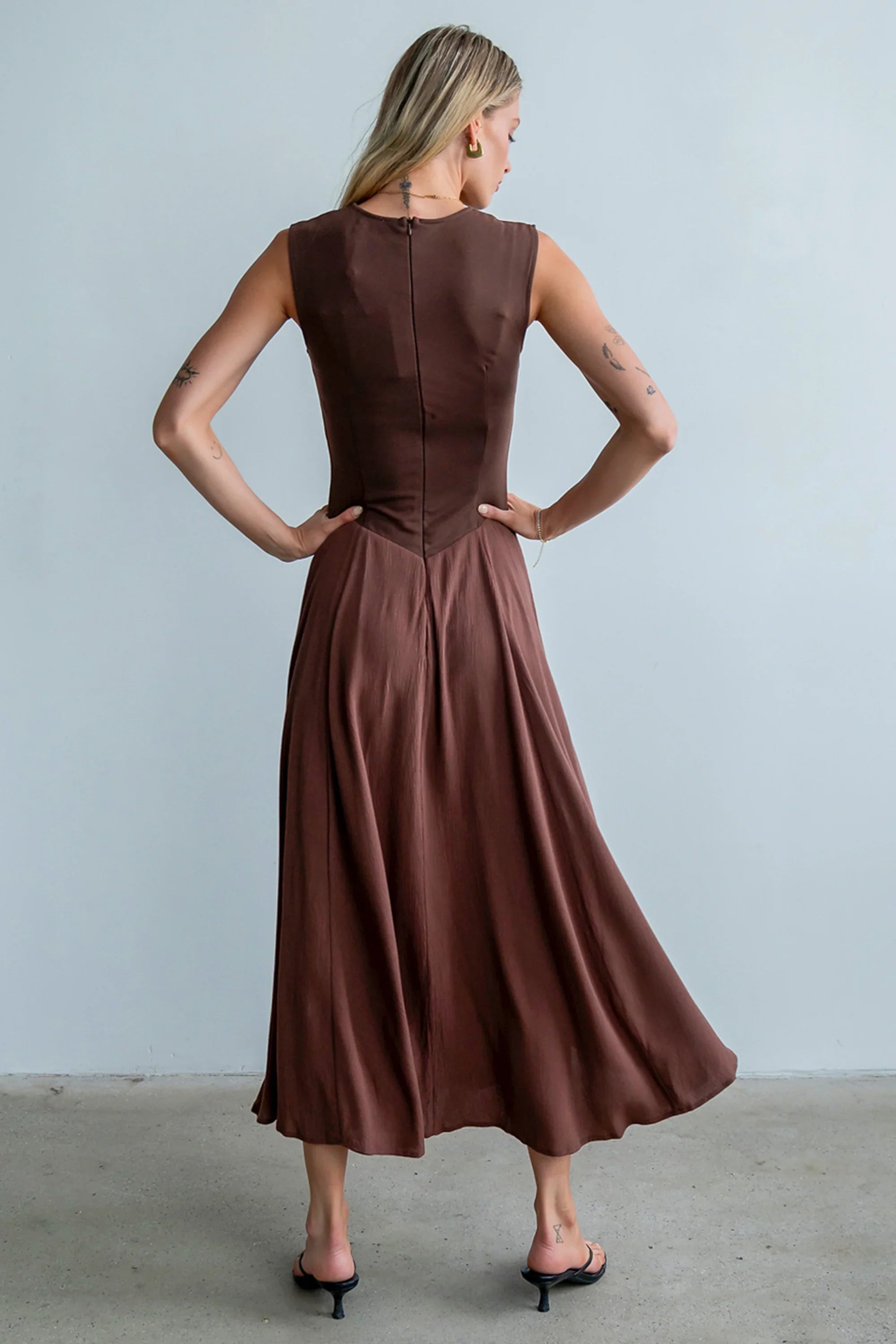 Charles Maxi Dress in Red-Brown