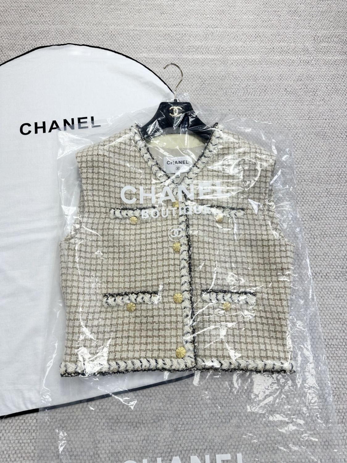 Chanel Top-quality Version Vest Wool Mohair Tweed Ecru Beige Gold Black #336793