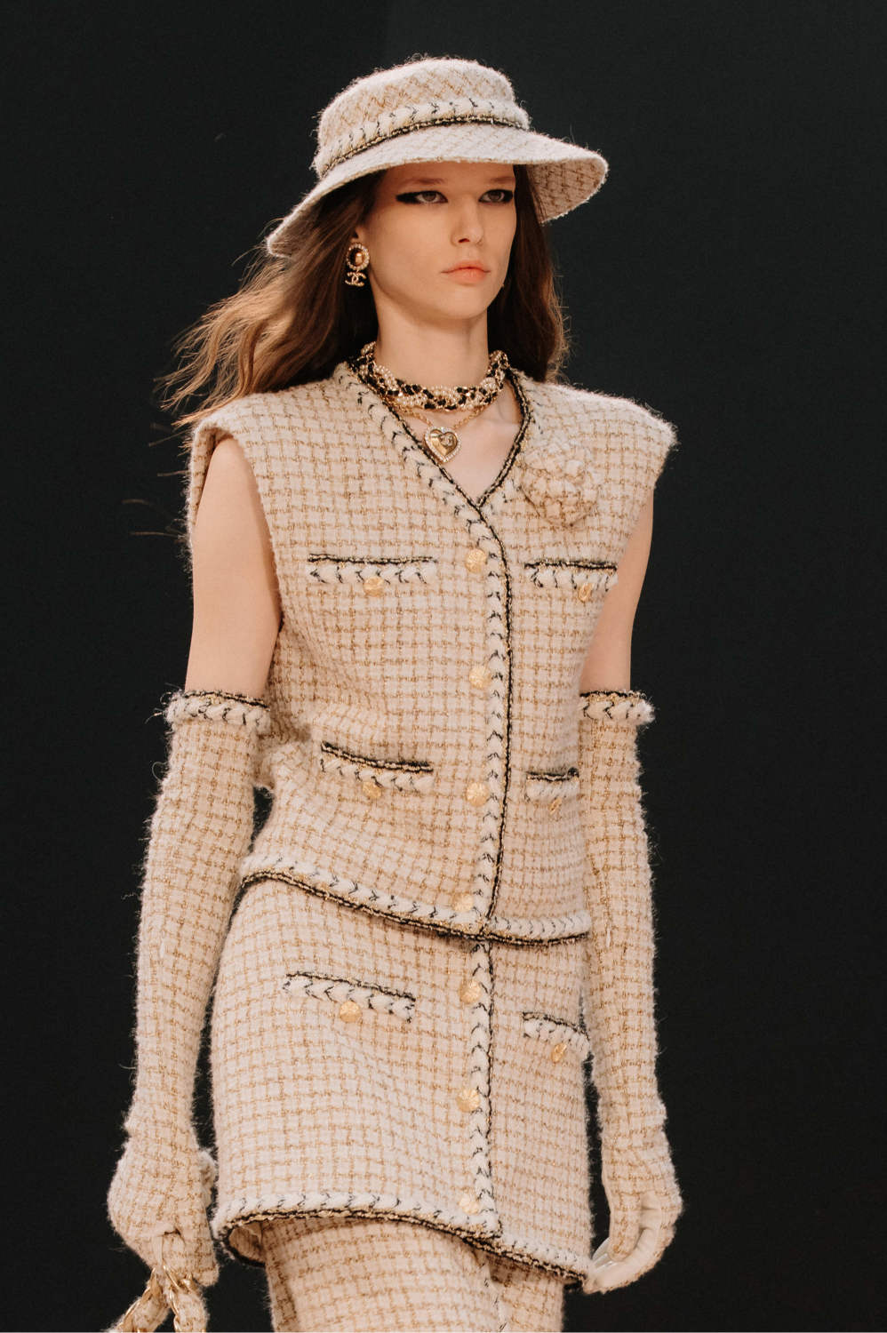 Chanel Top-quality Version Vest Wool Mohair Tweed Ecru Beige Gold Black #336793