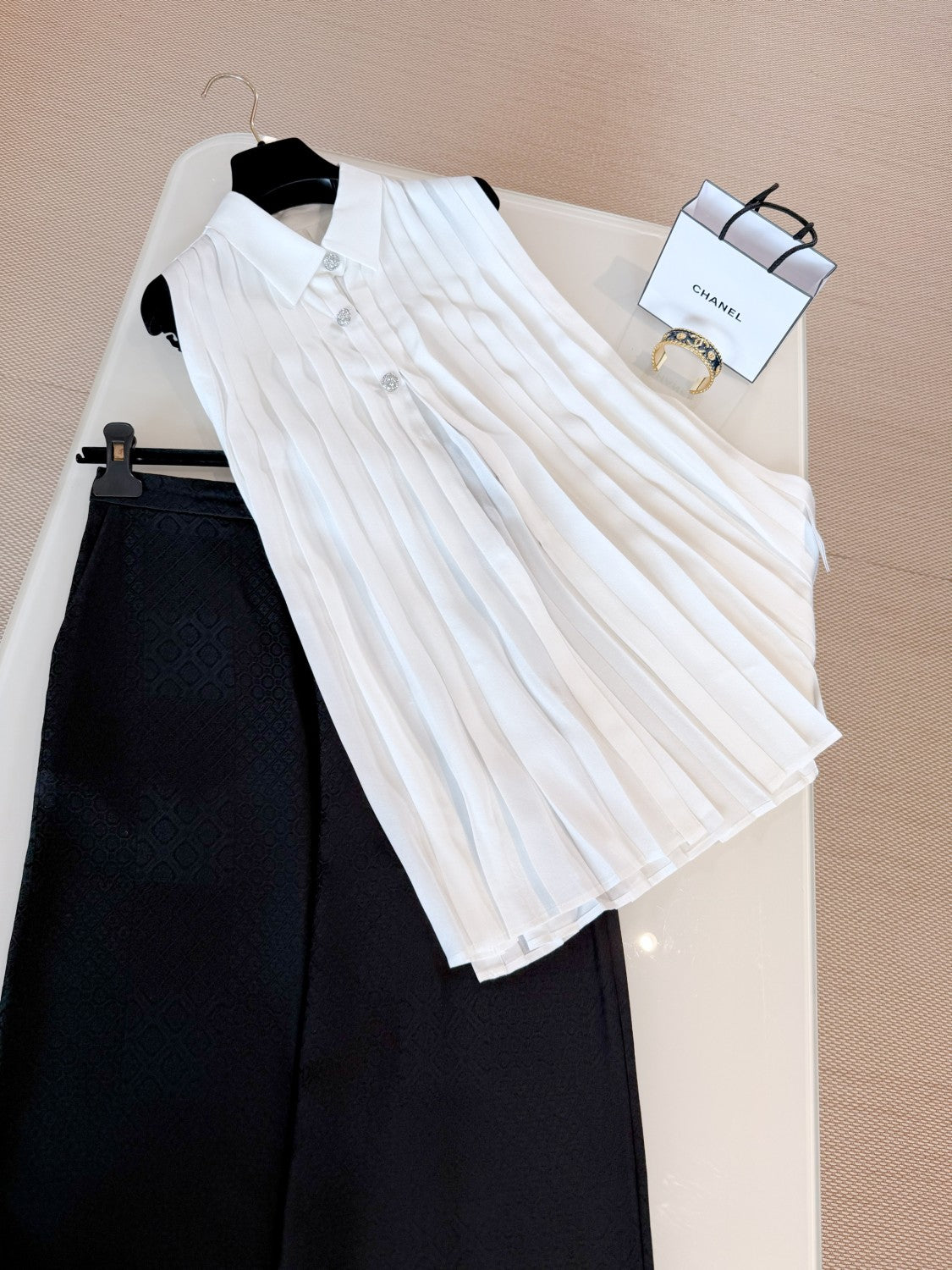 Chanel Women's Spring/Summer Cape Silk Slit Rhinestone Button Top Solid Color Lapel Sleeveless Shirt Ngvp #2273