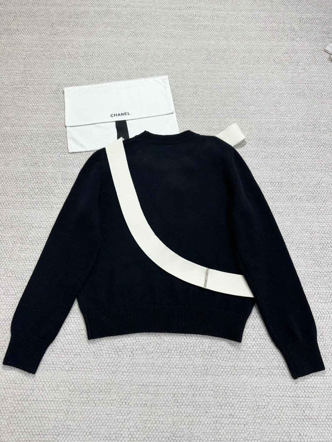 Chanel Sweater Cashmere Black and Cream #333640