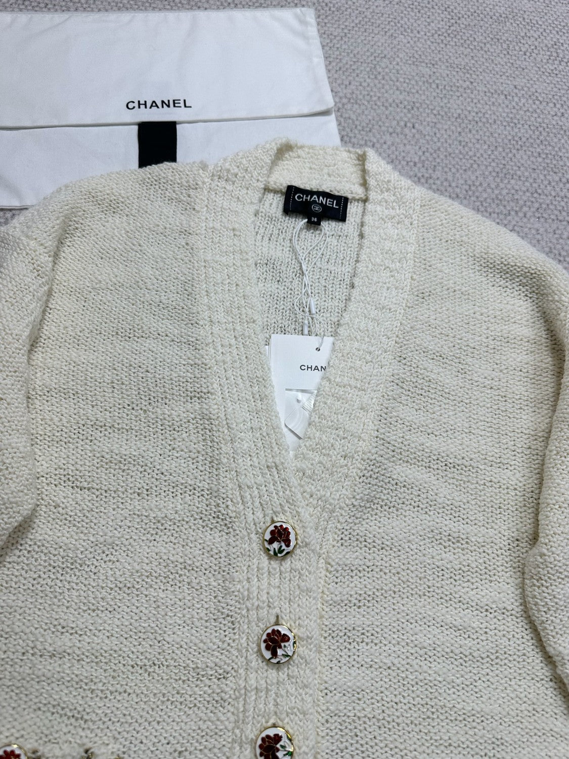 Chanel Women's Spring/Fall Vintage V-Neck Single-Breasted Gold-Thread Knit Wool-Blend Cardigan Ngvp #2562