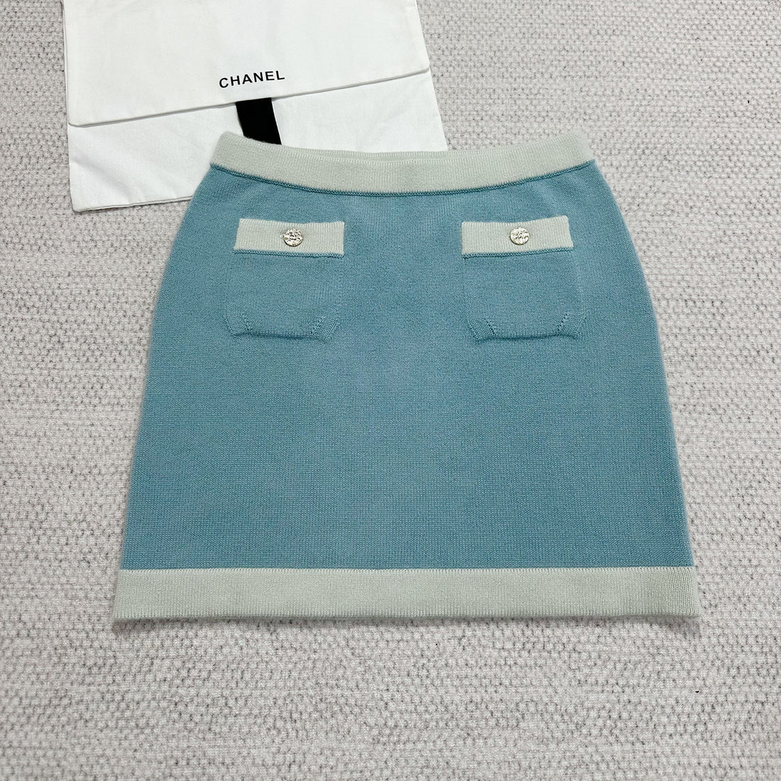 Chanel Women's Spring/Autumn Color-Block Single-Breasted Short-Sleeved Long-Sleeved Cashmere Knitted Cardigan Casual Logo Button Multi-Pocket Half-Skirt Ngvp #2282