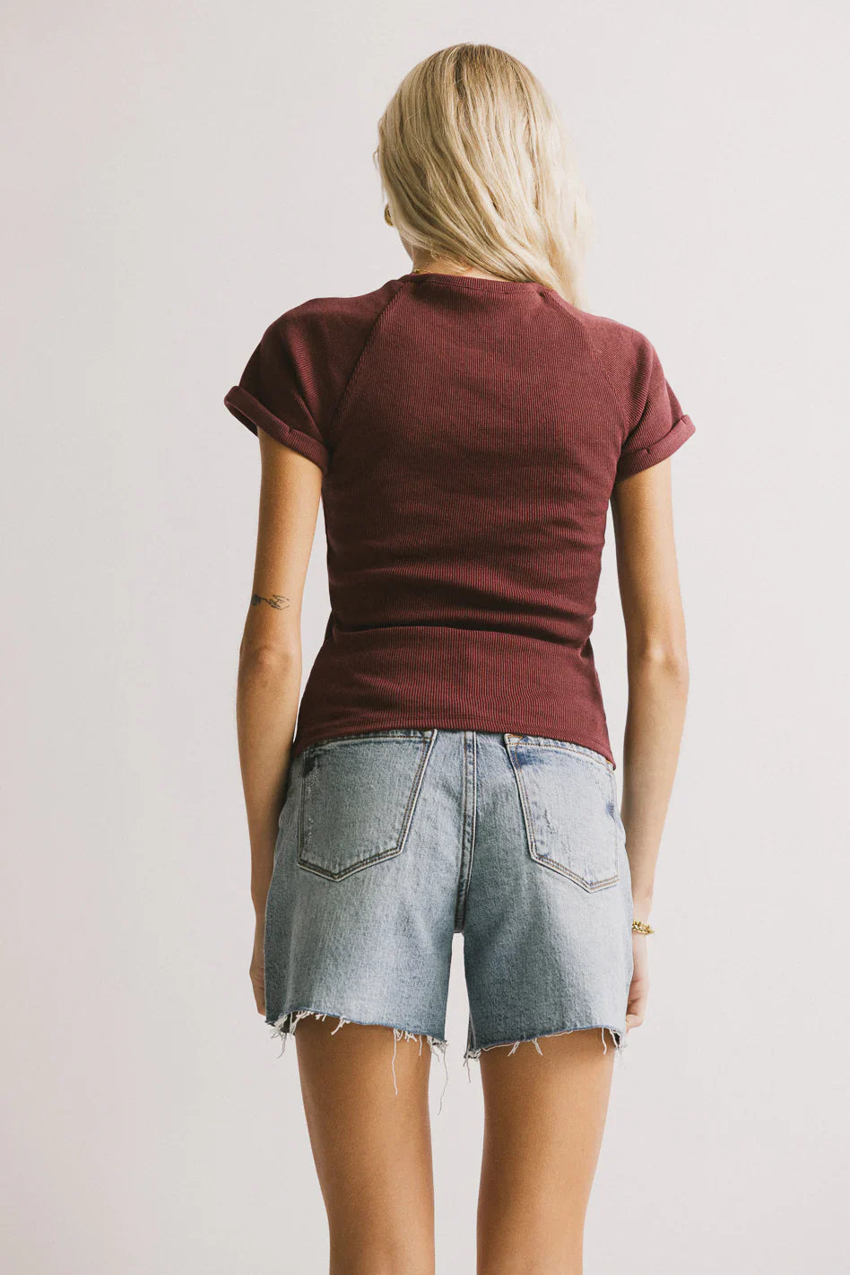 Kammie Ribbed Basic Tee in Maroon